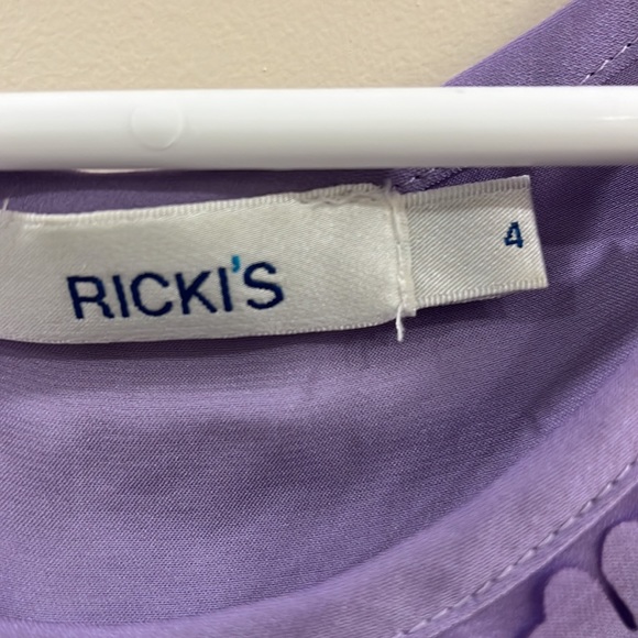 Light Purple Satin Flower Appliqué Sleeveless Top - Picture 3 of 4